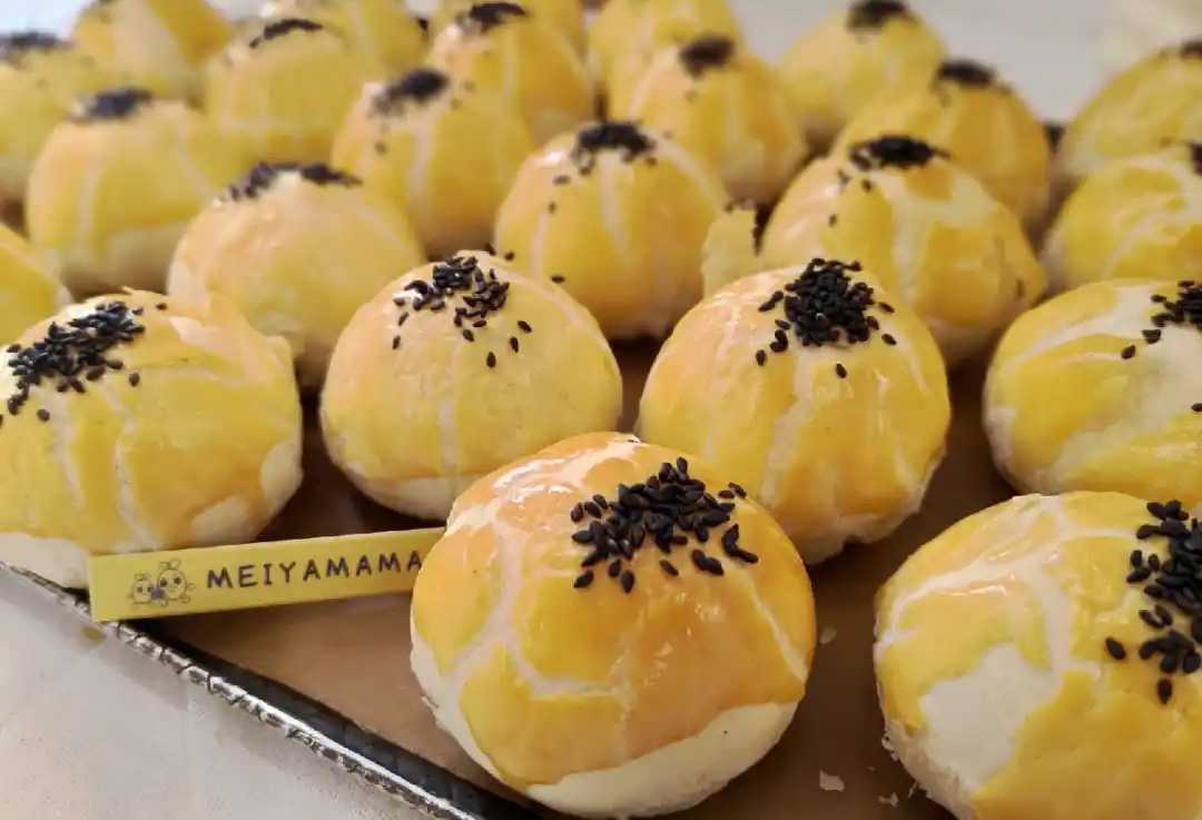 蛋黃酥月餅包裝機(jī)——傳統(tǒng)美味的現(xiàn)代封裝，守護(hù)經(jīng)典，傳遞心意