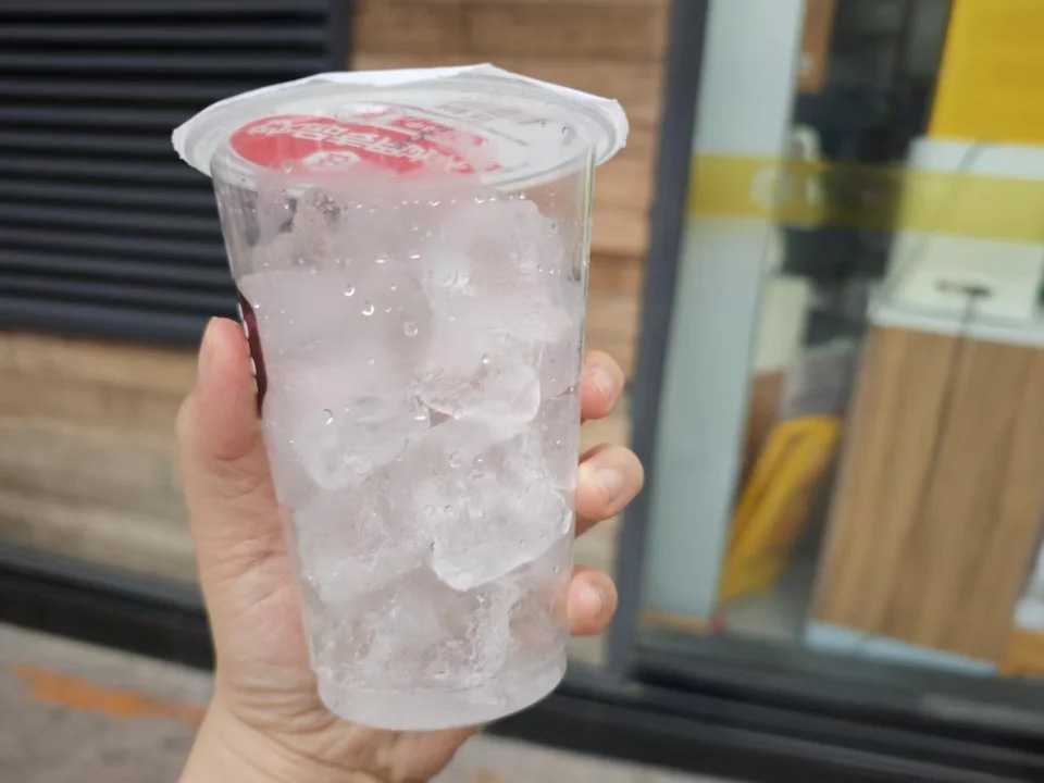 創(chuàng)新自動化冰杯生產(chǎn)線——飲品行業(yè)的革命性變革，開啟智能生產(chǎn)新時代
