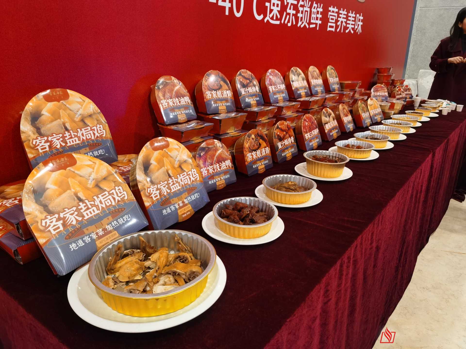 預(yù)制菜鎖鮮革命！一臺 “會呼吸” 的包裝機如何讓料理包媲美現(xiàn)做？