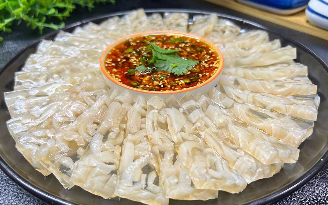 全自動皮凍灌裝封口機，賦能傳統美食規(guī)?；a