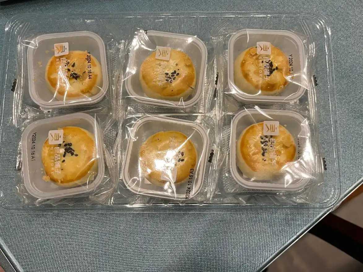 告別人工，擁抱高效：呂工機(jī)械自動(dòng)化解決方案，破解蛋黃酥、月餅量產(chǎn)難題